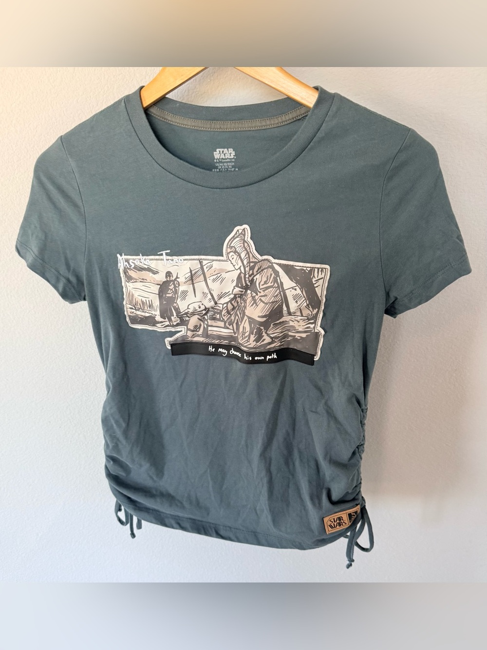 Star Wars/Disney Parks Ahsoka Tano/Grogu/Mando Shirt Women XS Concept Art